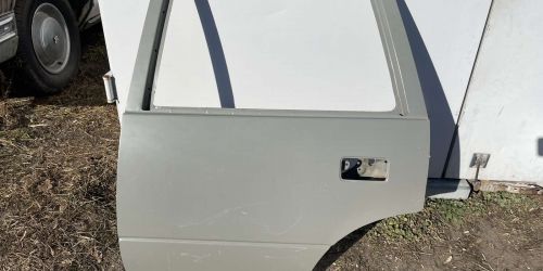 1992-2003 Suzuki Swift - Bal oldali hátsó ajtó /Gyári/ Swift bal hátsó ajtó üresen, 4-5 ajtós modellekhez.
Színe: Alapozott szürke
Eredeti Suzuki alkatrész: 68004-62B70 15000Ft